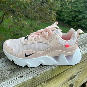 Women’s Nike RYZ 365 2 Shoes NWT
